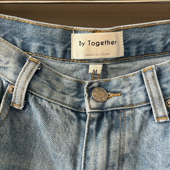 By Together Distressed Light Wash High Waisted Boyfriend Jeans in Size Medium - Picture 6 of 9